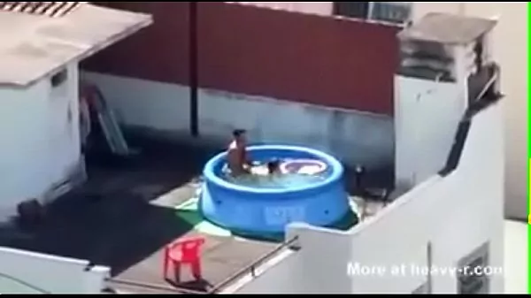 Chimando a la Gorda en la Piscina.MP4