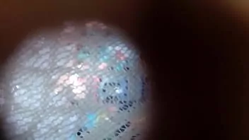 Espiando espiando a mi mamá bañándose