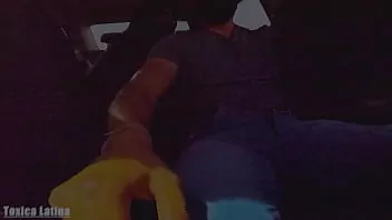 Linda enfermera chupa la polla y folla al cliente