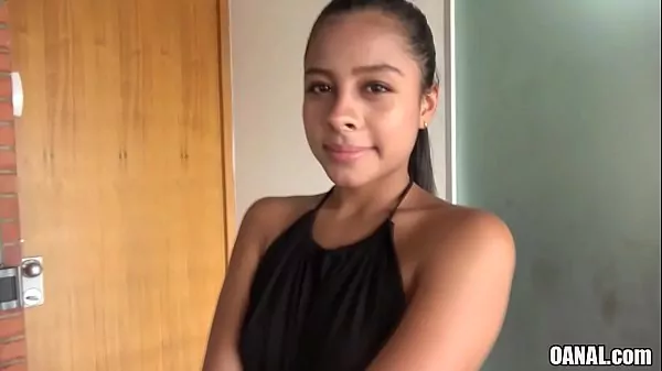La colombiana de 18 años Maria Antonia Alzate recibe una gran polla analmente