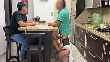 Analjoven esposa paga la deuda de su marido cornudo ntr el dia en que se follaron a mi amada esposa al frente de mi netorare