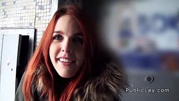 Pelirroja estudiante española de follada en público