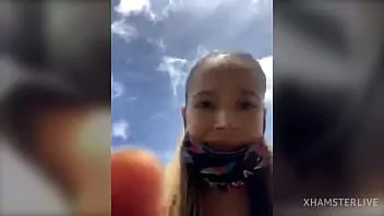Little subgirlcaliente asiatica se desnuda anal y chorros en publico littlesubgirl
