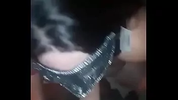 Chupando esa polla gorda