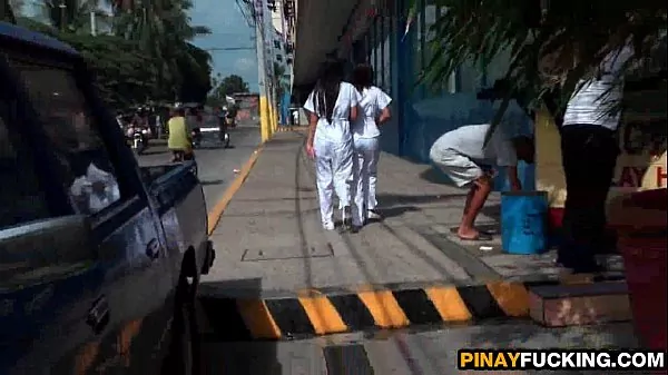 Enfermeras asiáticas comparten una polla blanca