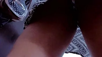 Mi esposo, me puso a grabar con mi hermana masturbandonos y follando.