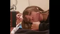 A mi prima le encanta chuparme la polla dura a las 3 de la madrugada uffff que Rico