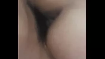 Se anima a cojer mientras el marido trabaja